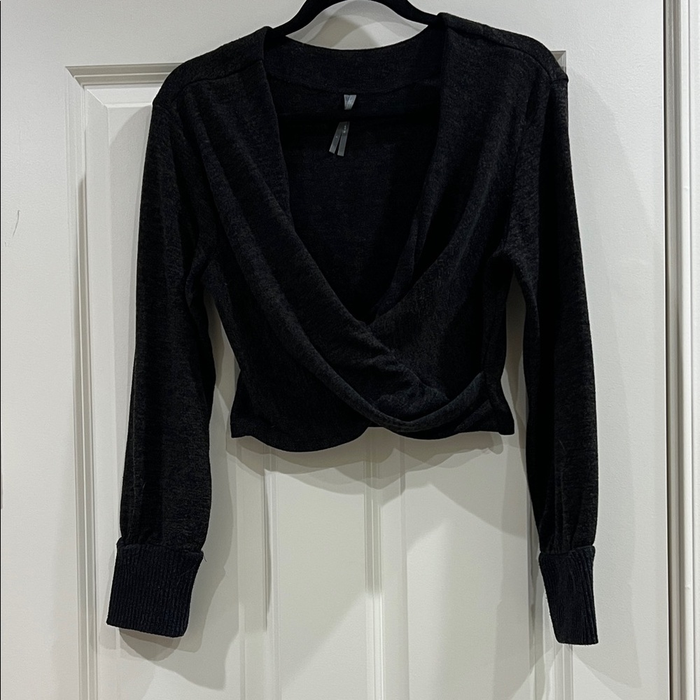 Anthropologie twist cropped long sleeve top size small